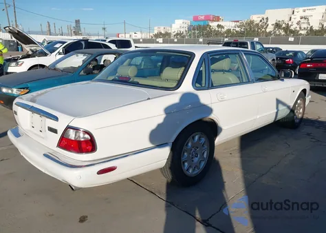 2001 Jaguar Xj8 z USA, uszkodzony, nr VIN SAJDA14C91LF28245